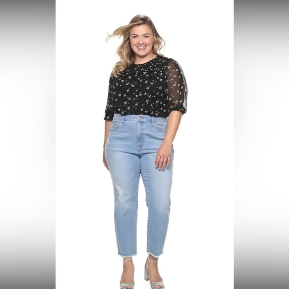 EVRI | Smocked Top - Picture 3 of 12